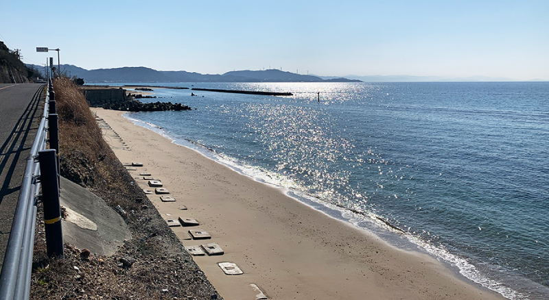 五色浜海水浴場まで100m